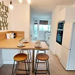 Chambre Terracotta - 1Ch - Balcon & Parking - Dans Appartement De 111M2